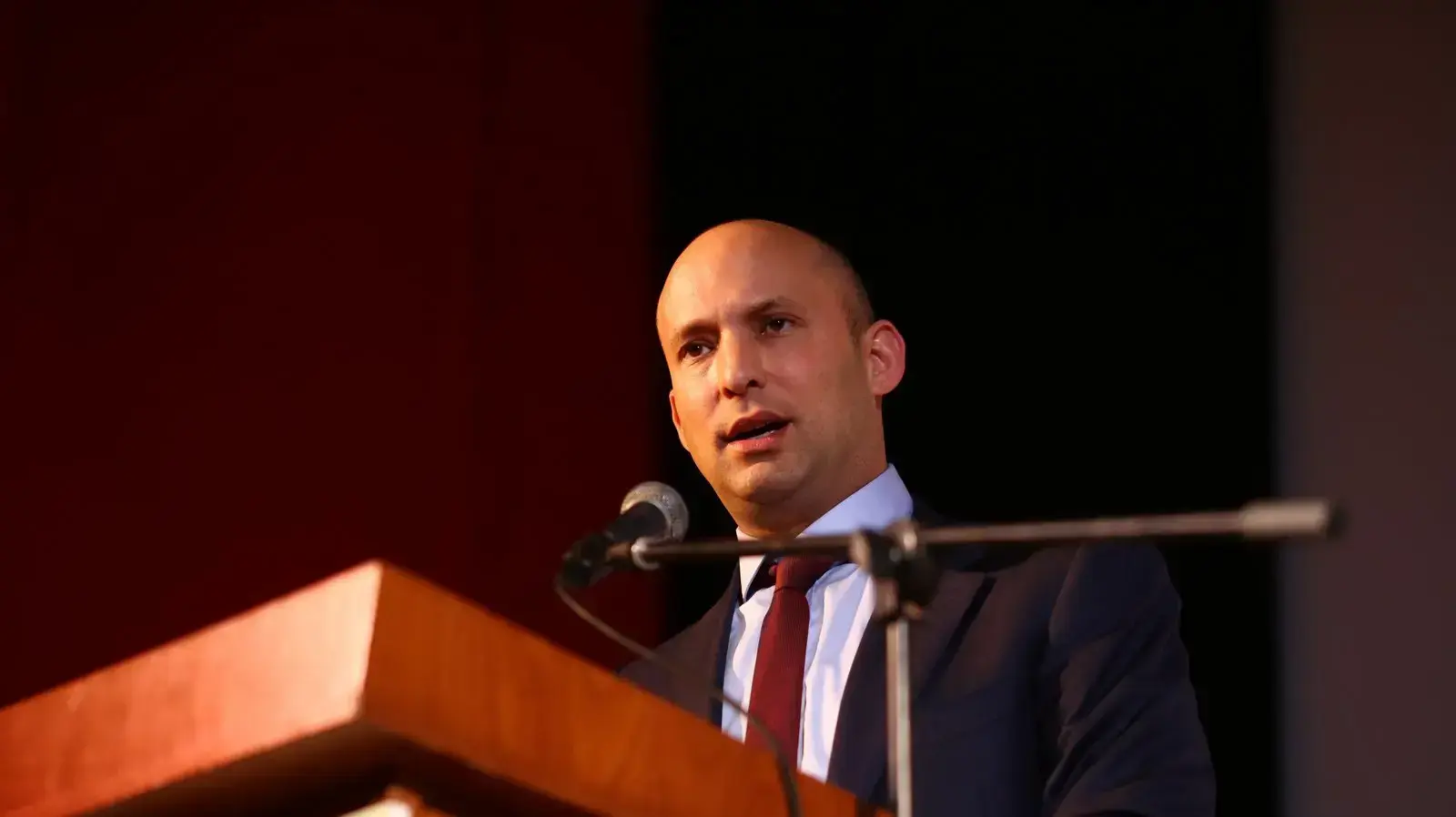 שר החינוך נפתלי בנט בכנס שדרות לחברה וכלכלה, סינמטק שדרות. נובמבר 2016 שר החינוך נפתלי בנט בכנס שדרות לחברה וכלכלה, סינמטק שדרות. נובמבר 2016