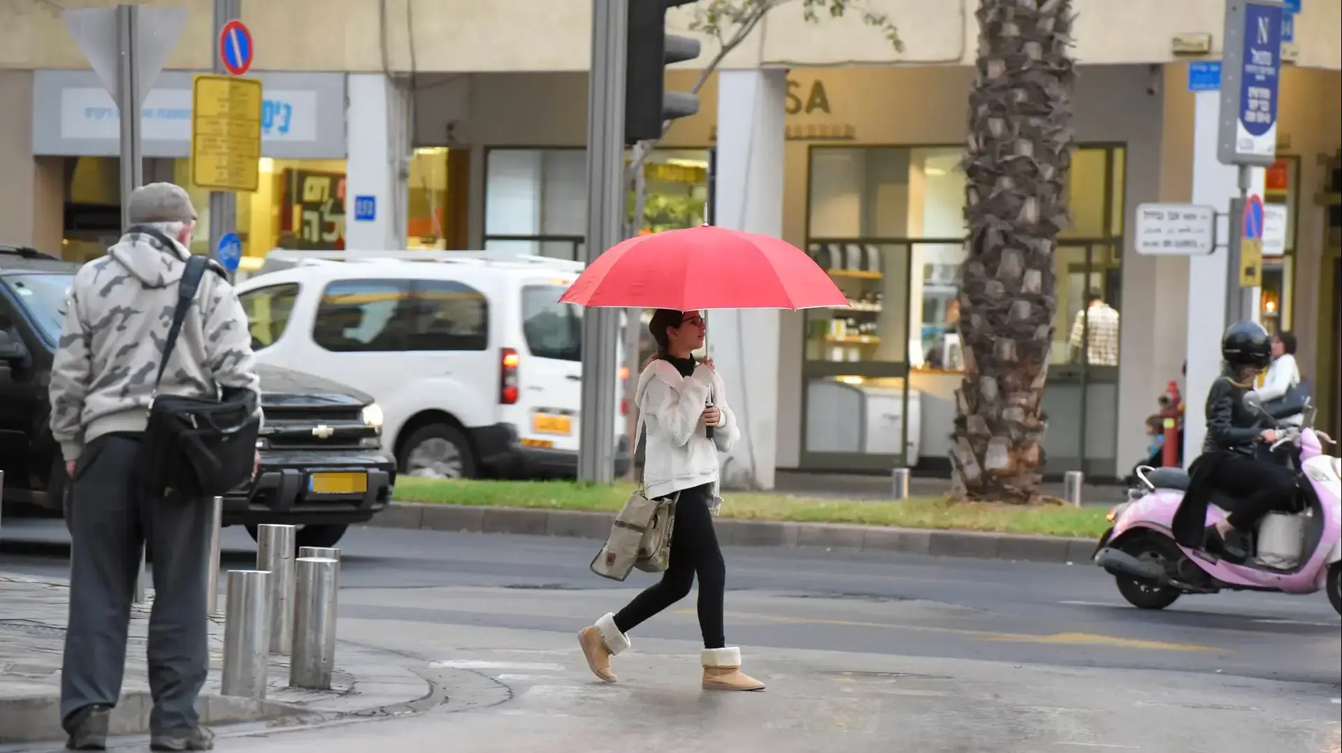 גשם בתל אביב אחרי גל השריפות בשבוע שעבר, 30 בנובמבר 2016 גשם בתל אביב אחרי גל השריפות בשבוע שעבר, 30 בנובמבר 2016