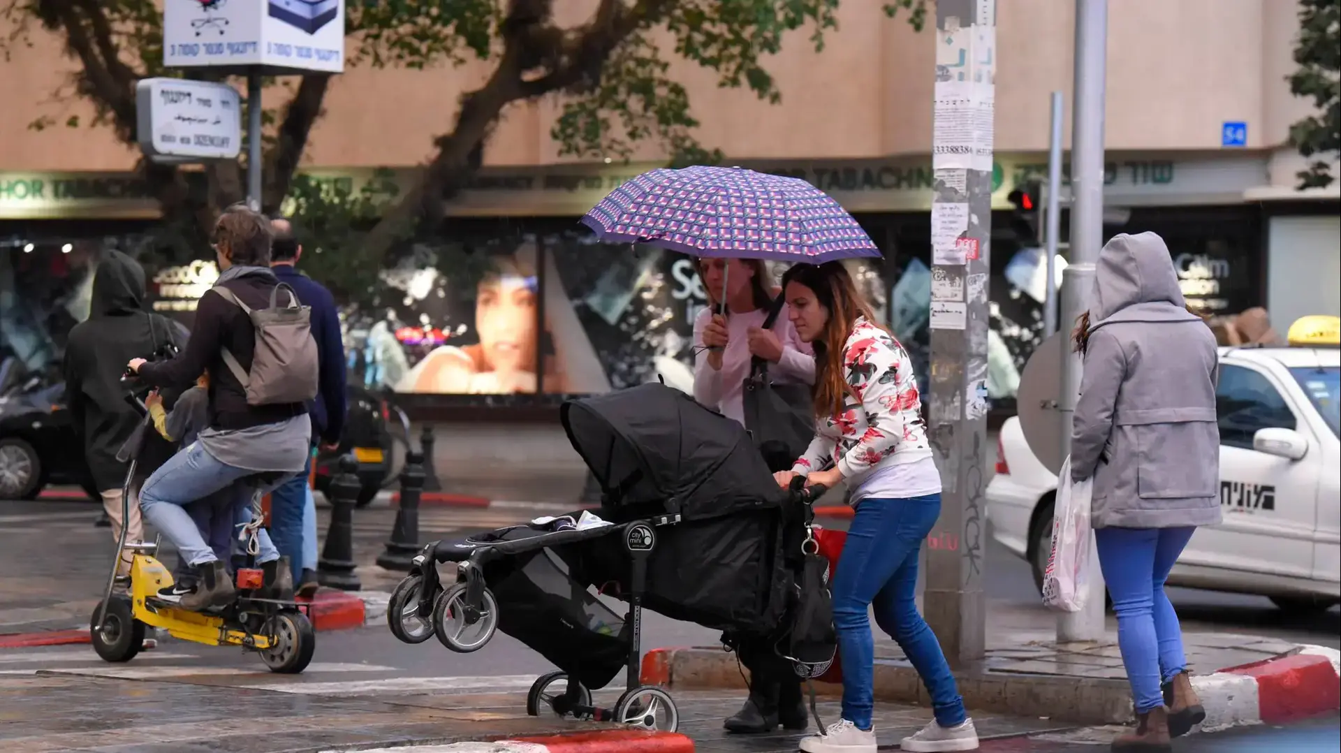 גשם בתל אביב אחרי גל השריפות בשבוע שעבר, 30 בנובמבר 2016 גשם בתל אביב אחרי גל השריפות בשבוע שעבר, 30 בנובמבר 2016