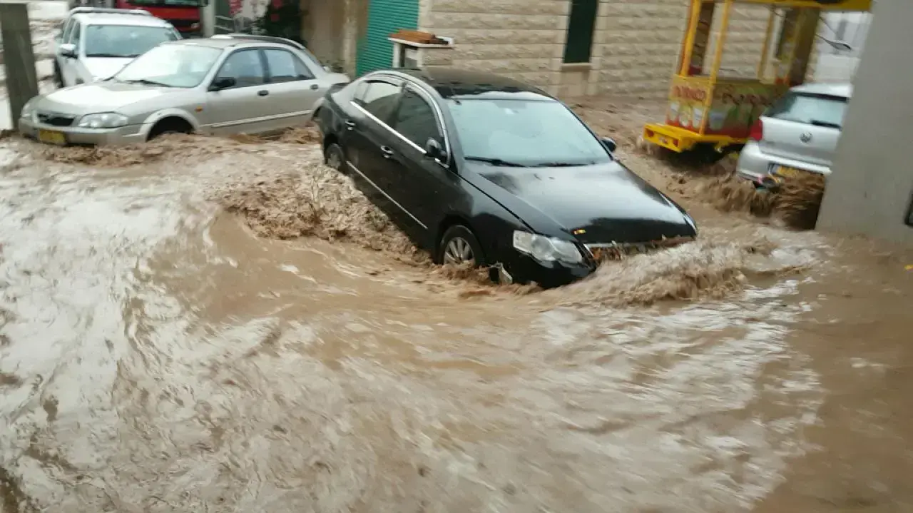 גשמים שירדו גרמו להצפות בכפר אכסאל. דצמבר 2016 גשמים שירדו גרמו להצפות בכפר אכסאל. דצמבר 2016
