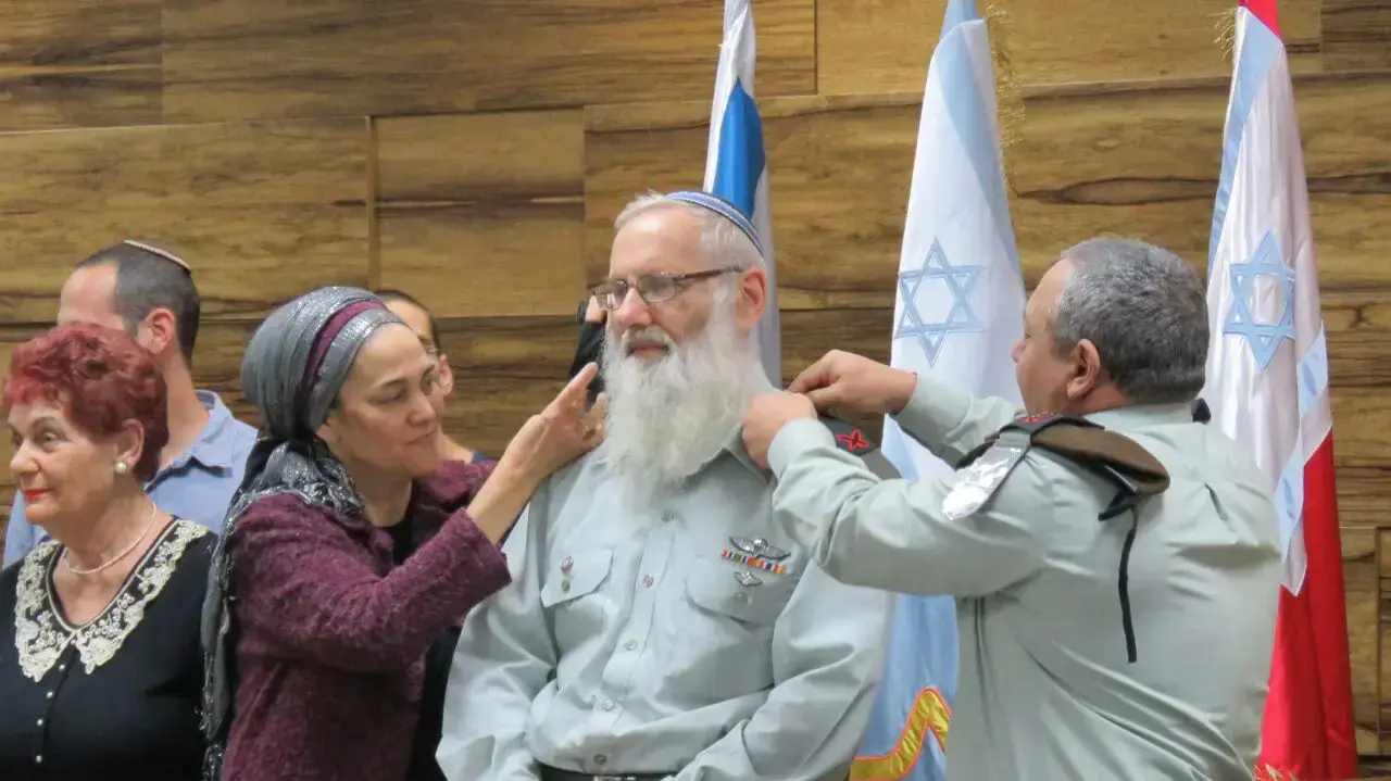הרמטכ"ל גדי איזנקוט בטקס מינוי הרב הצבאי הראשי אייל קרים, הקריה, תל אביב. דצמבר 2016 הרמטכ"ל גדי איזנקוט בטקס מינוי הרב הצבאי הראשי אייל קרים, הקריה, תל אביב. דצמבר 2016