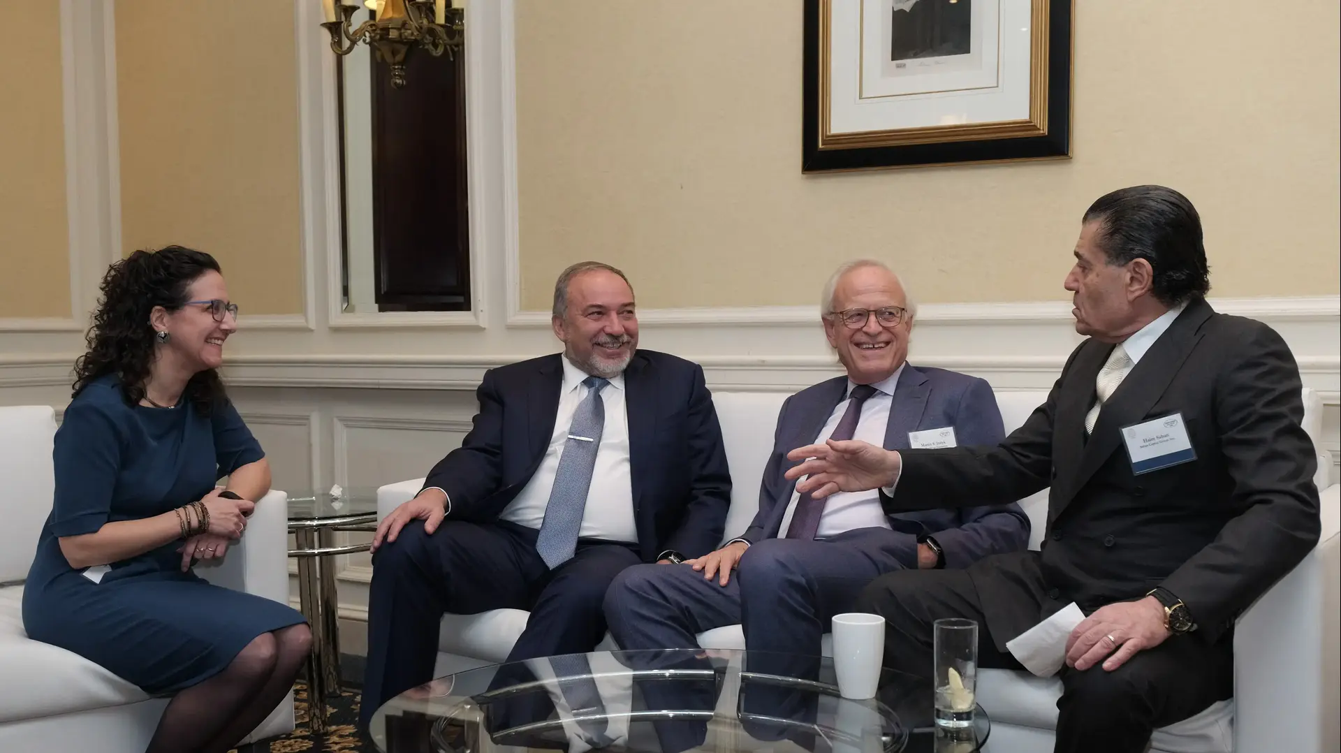 שר החוץ אביגדור ליברמן, איש העסקים חיים סבן, מרטין אינדיק ותמרה וויטס בפורום סבן בארצות הברית, 3 בדתמבר 2016 שר החוץ אביגדור ליברמן, איש העסקים חיים סבן, מרטין אינדיק ותמרה וויטס בפורום סבן בארצות הברית, 3 בדתמבר 2016