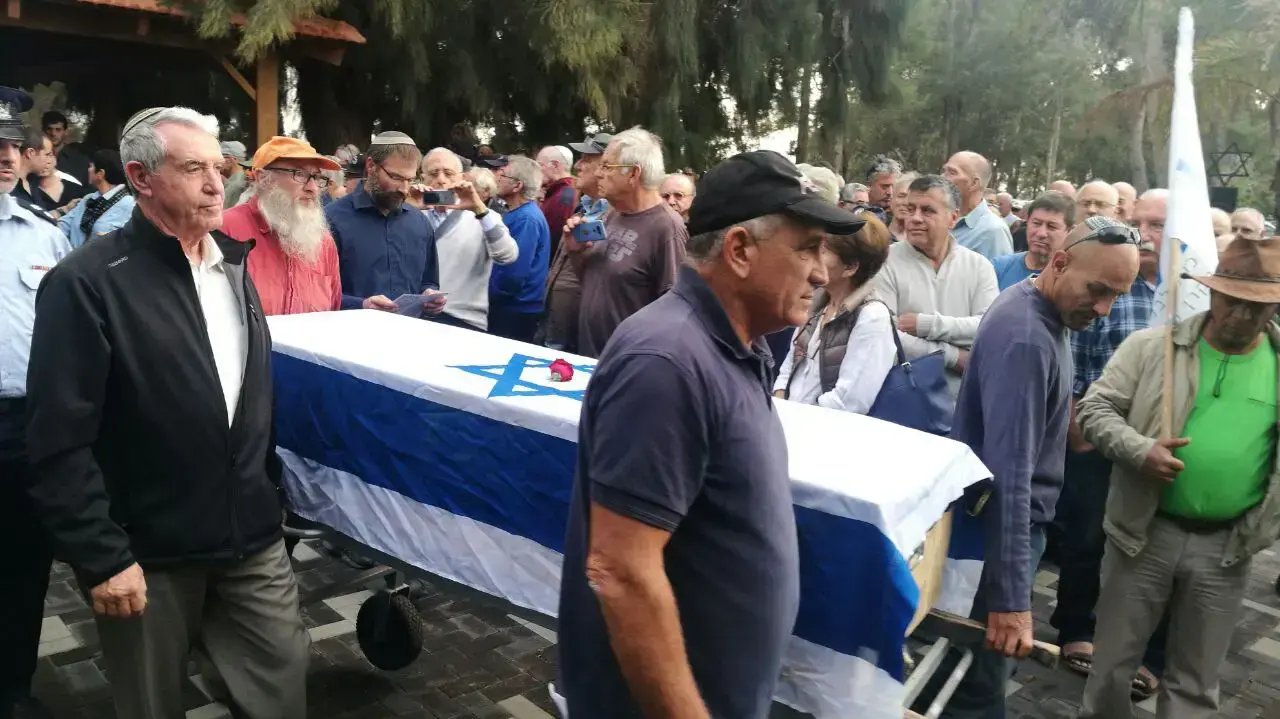 הלווייתו של רן פקר תא"ל לשעבר וטייס בחיל האוויר בכפר ויתקין, 4 בדצמבר 2016
