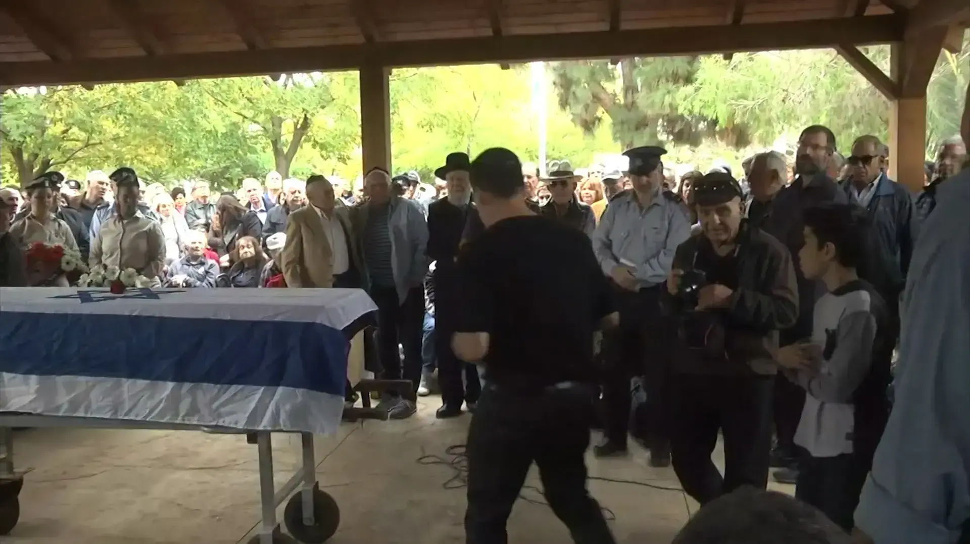 כ-0001 נכחו בהלוויתו של הטייס רן פקר: "היית יחיד ומיוחד"