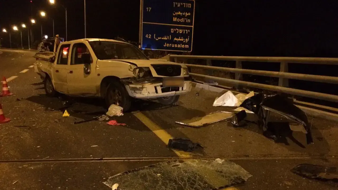 זירת תאונת הדרכים בה נהרגו ארבעה צעירים בני 20 במחלף נס ציונה, 4 בדצמבר 2016 זירת תאונת הדרכים בה נהרגו ארבעה צעירים בני 20 במחלף נס ציונה, 4 בדצמבר 2016