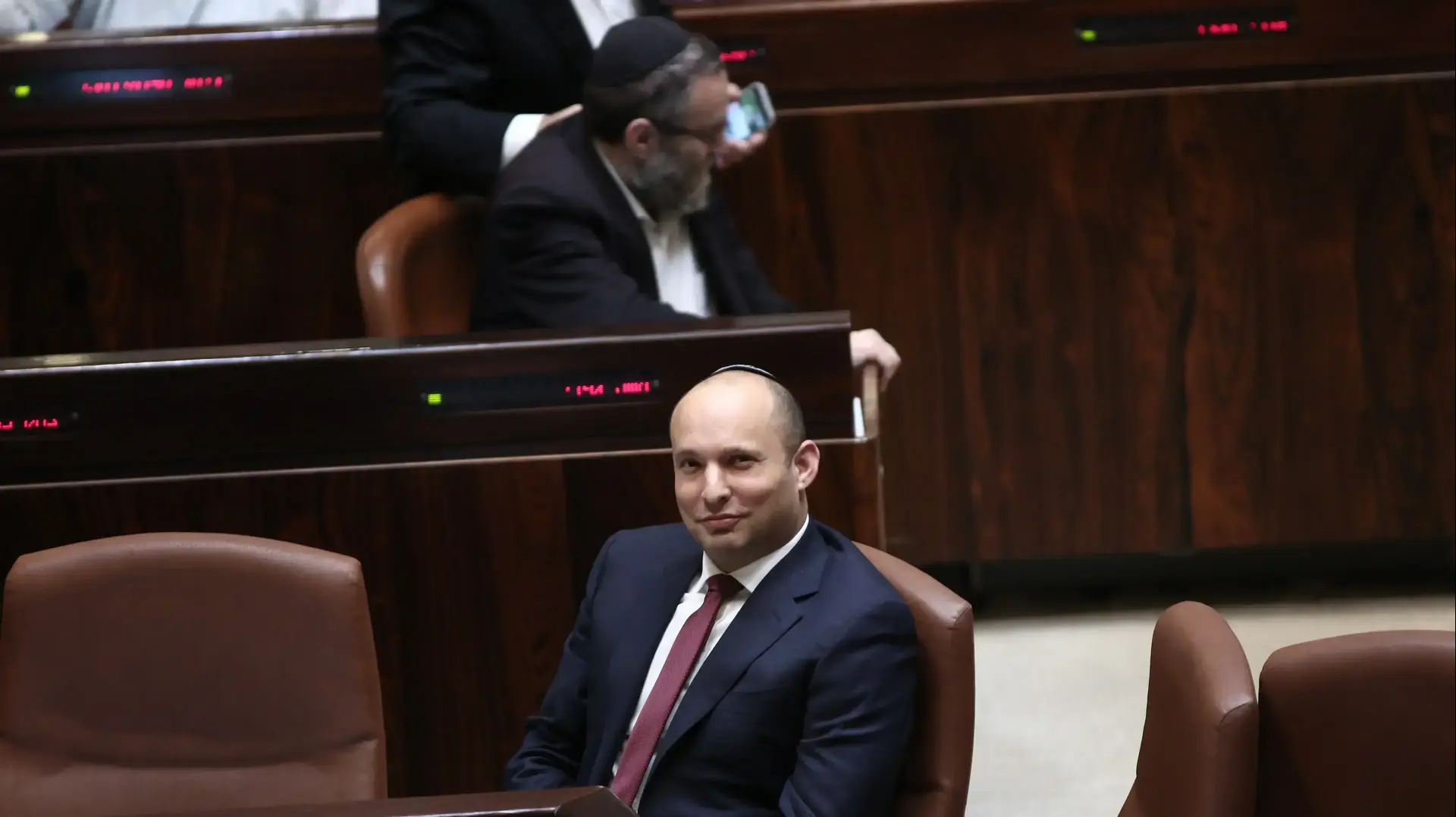 השר נפתלי בנט, הצבעה טרומית על חוק ההסדרה. הכנסת, 5 בדצמבר 2016 השר נפתלי בנט, הצבעה טרומית על חוק ההסדרה. הכנסת, 5 בדצמבר 2016