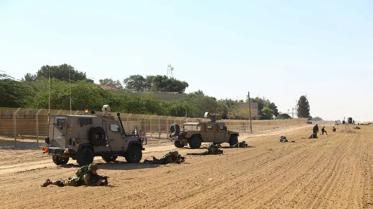 תרגיל באוגדת עזה מדמה התקפות על בסיסי צה"ל ויישובים שנתיים לאחר צוק איתן, מועצה אזורית אשכול, 6 בדצמבר 2016 תרגיל באוגדת עזה מדמה התקפות על בסיסי צה"ל ויישובים שנתיים לאחר צוק איתן, מועצה אזורית אשכול, 6 בדצמבר 2016