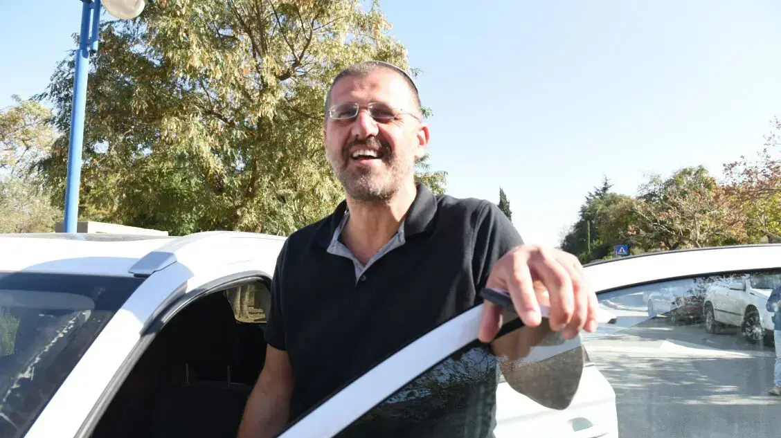 אביחי בוארון מחוץ לישיבה בנושא פתרון לפינוי המאחז הבלתי חוקי עמונה, מזכירות ההתנחלות עפרה. דצמבר 2016 אביחי בוארון מחוץ לישיבה בנושא פתרון לפינוי המאחז הבלתי חוקי עמונה, מזכירות ההתנחלות עפרה. דצמבר 2016