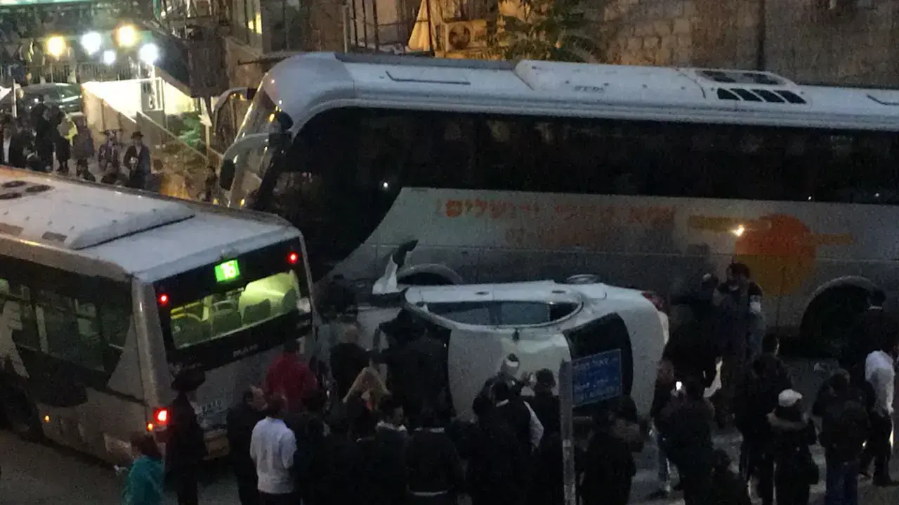 תאונת דרכים בצומת בר אילן בירושלים בין שני אוטובוסים ורכב פרטי, 8 בדצמבר 2016 תאונת דרכים בצומת בר אילן בירושלים בין שני אוטובוסים ורכב פרטי, 8 בדצמבר 2016