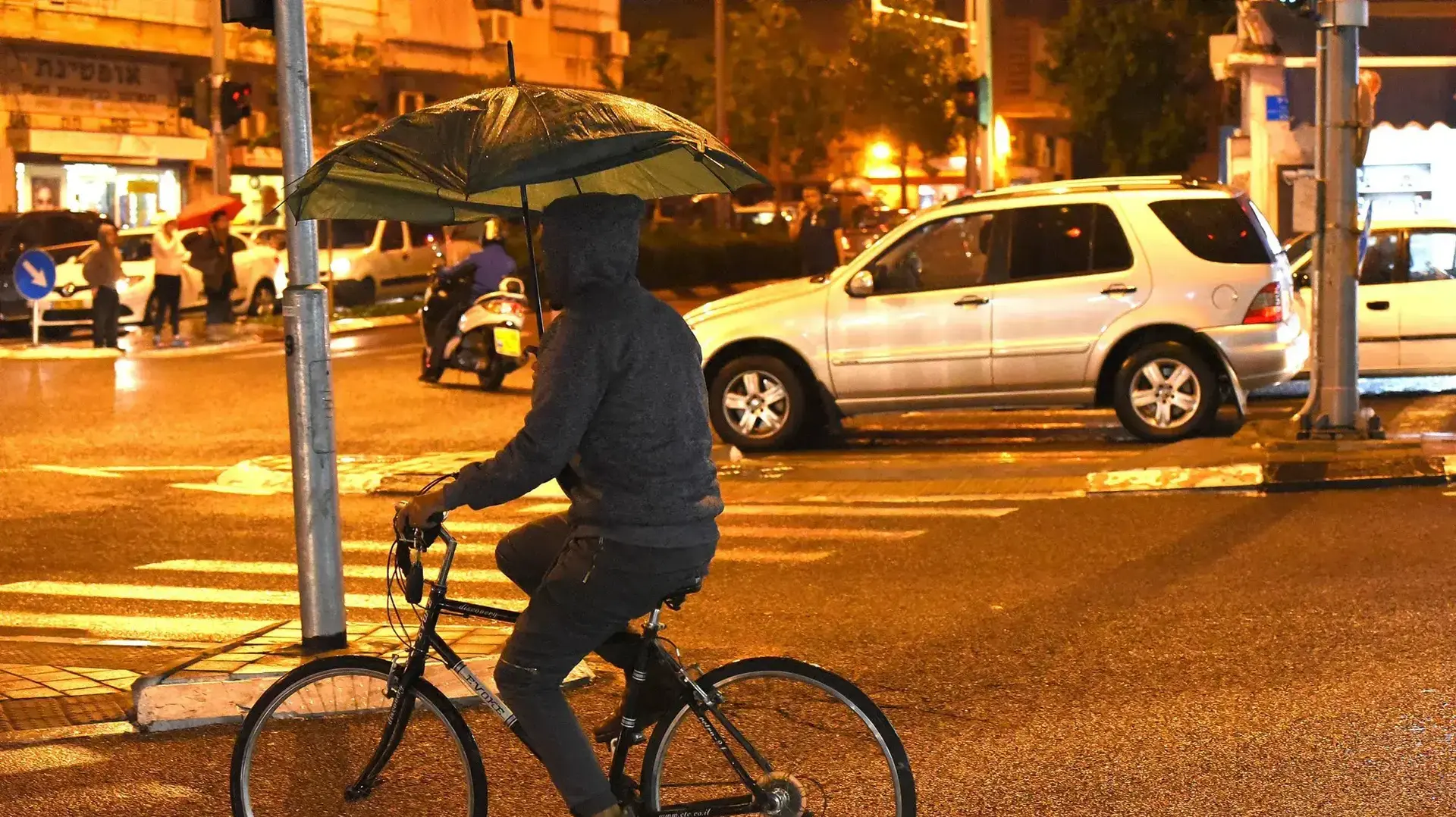 גשם בשכונת התקווה בתל אביב, 8 בדצמבר 2016 גשם בשכונת התקווה בתל אביב, 8 בדצמבר 2016