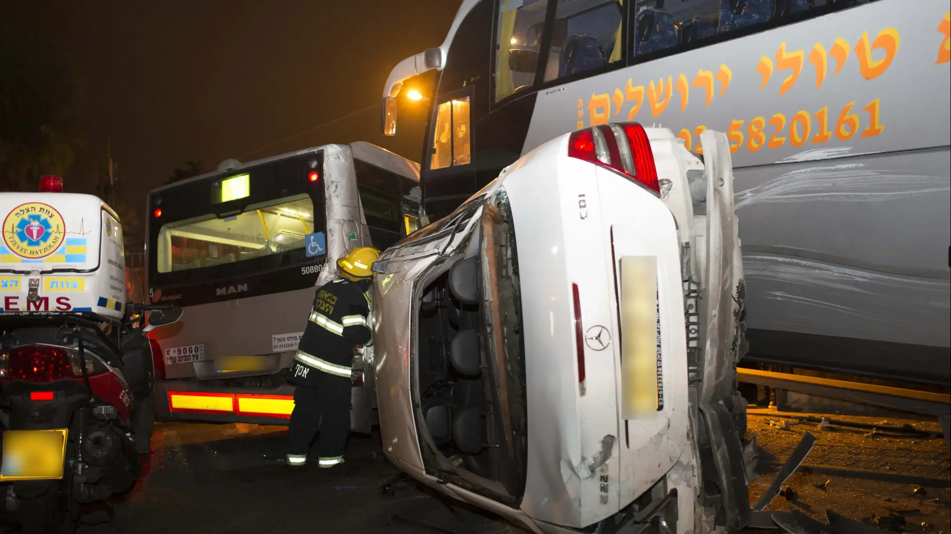זירת תאונת הדרכים בצומת בר אילן בירושלים, 8 בדצמבר 2016 זירת תאונת הדרכים בצומת בר אילן בירושלים, 8 בדצמבר 2016
