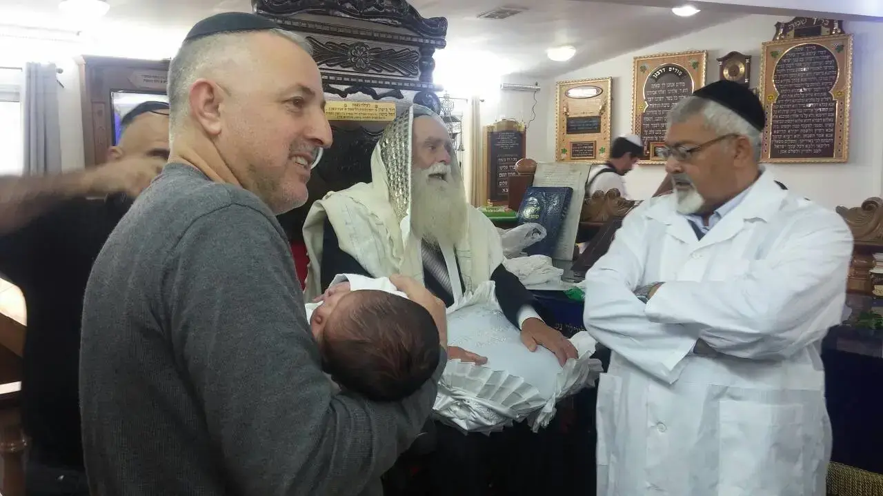ברית לבנה של הלן אנגידה שגורשה מביתה ביבנה