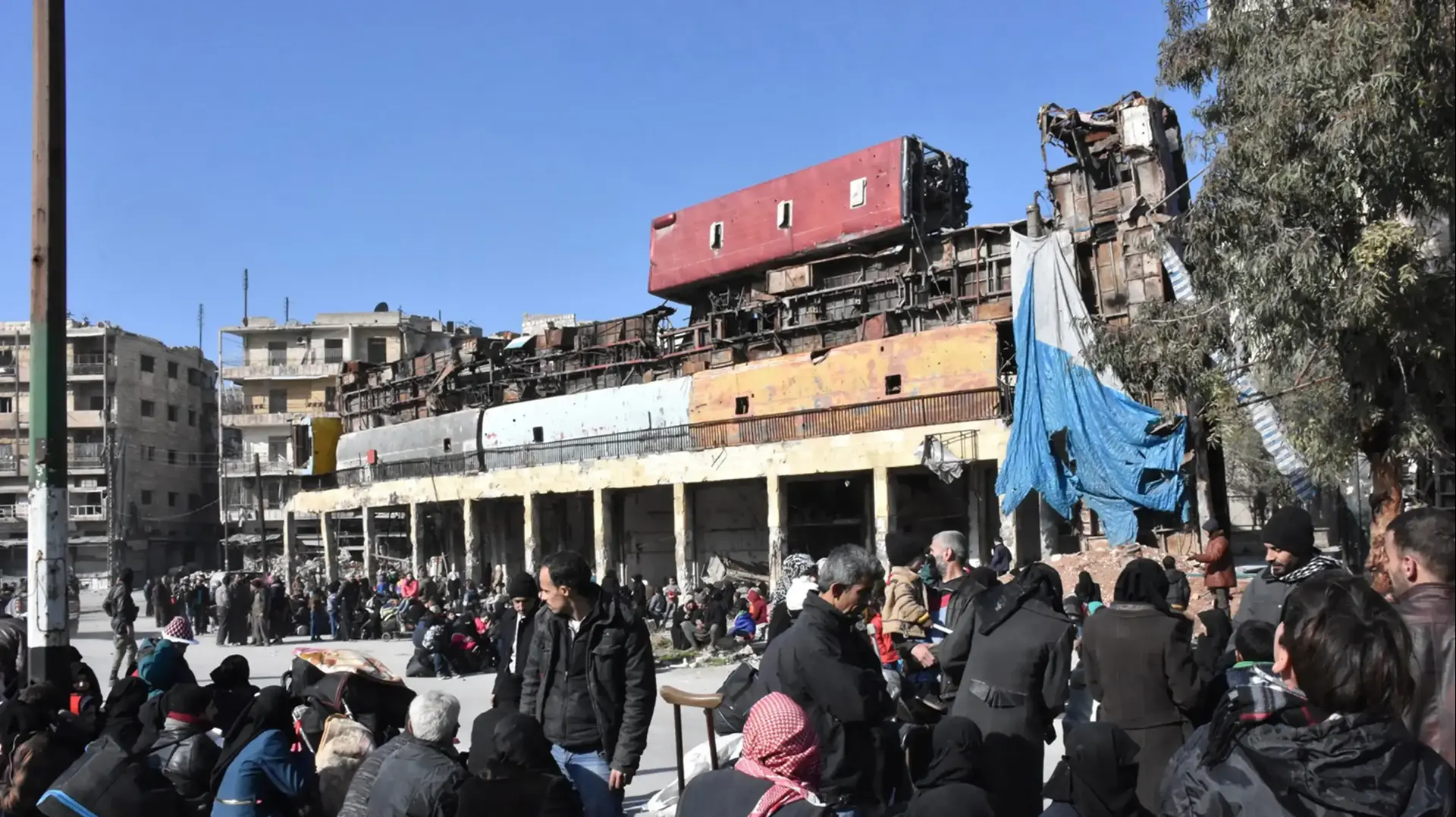 מאות בני אדם שיצאו ממזרח חאלב הוכרזו נעדרים מאות בני אדם שיצאו ממזרח חאלב הוכרזו נעדרים
