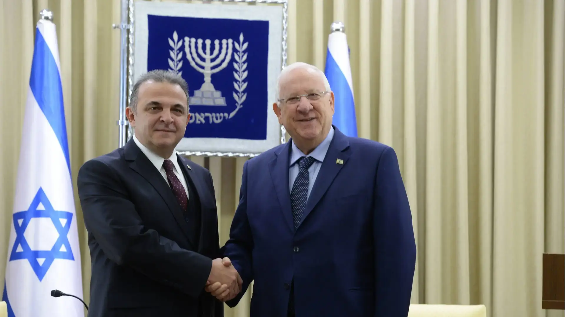 נשיא המדינה ראובן ריבלין שגריר טורקיה הנכנס כאמל אוקם, 12 בדצמבר 2016 