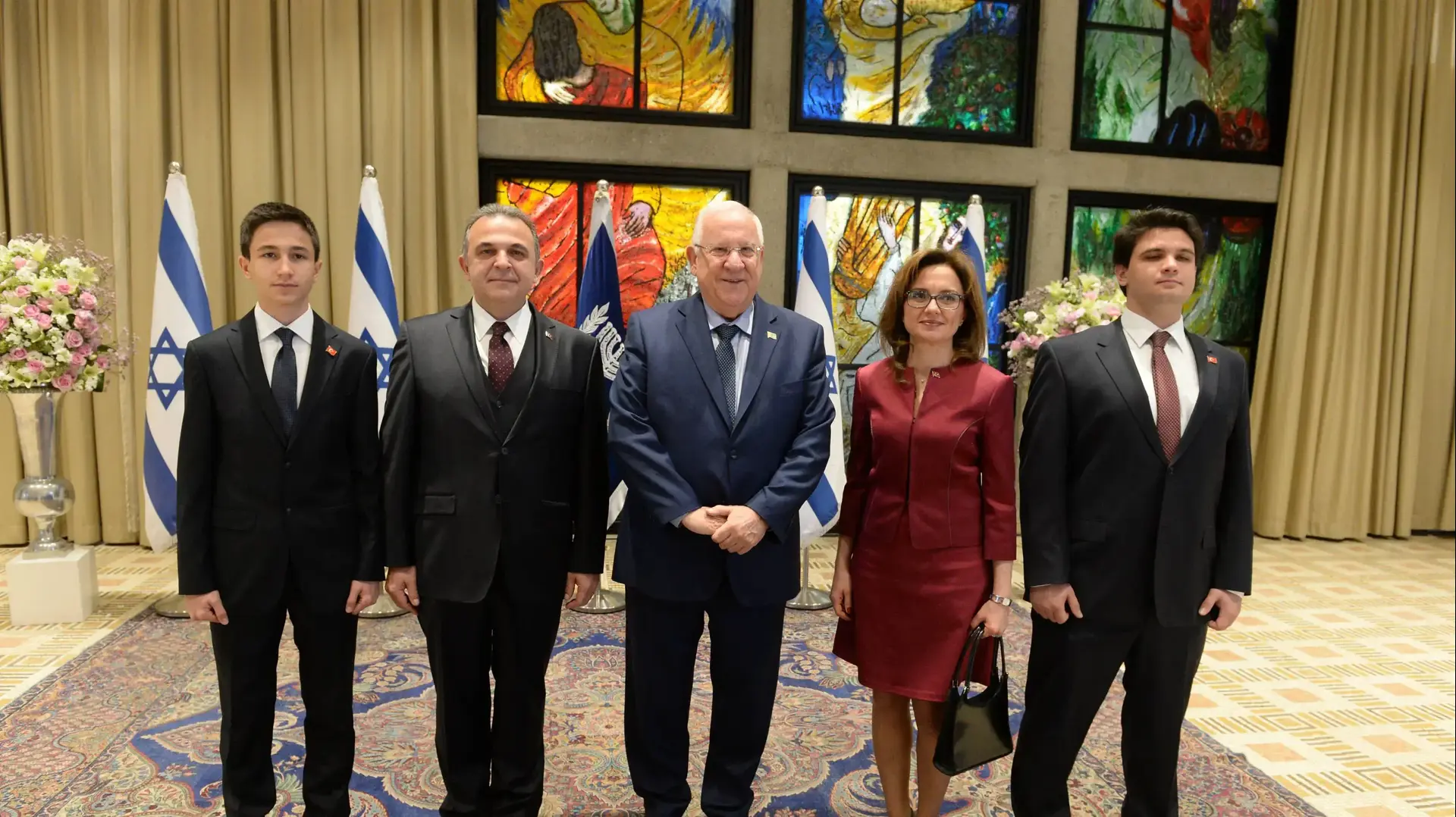 נשיא המדינה ראובן ריבלין שגריר טורקיה הנכנס כאמל אוקם, 12 בדצמבר 2016 נשיא המדינה ראובן ריבלין שגריר טורקיה הנכנס כאמל אוקם, 12 בדצמבר 2016
