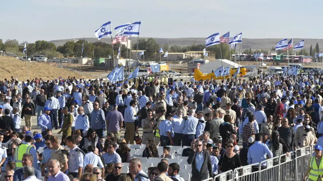 טקס קבלת מטוס האדיר בבסיס נבטים לאחר ההודעה כי המטוס יתעכב באיטליה, 12 בדצמבר 2016 טקס קבלת מטוס האדיר בבסיס נבטים לאחר ההודעה כי המטוס יתעכב באיטליה, 12 בדצמבר 2016