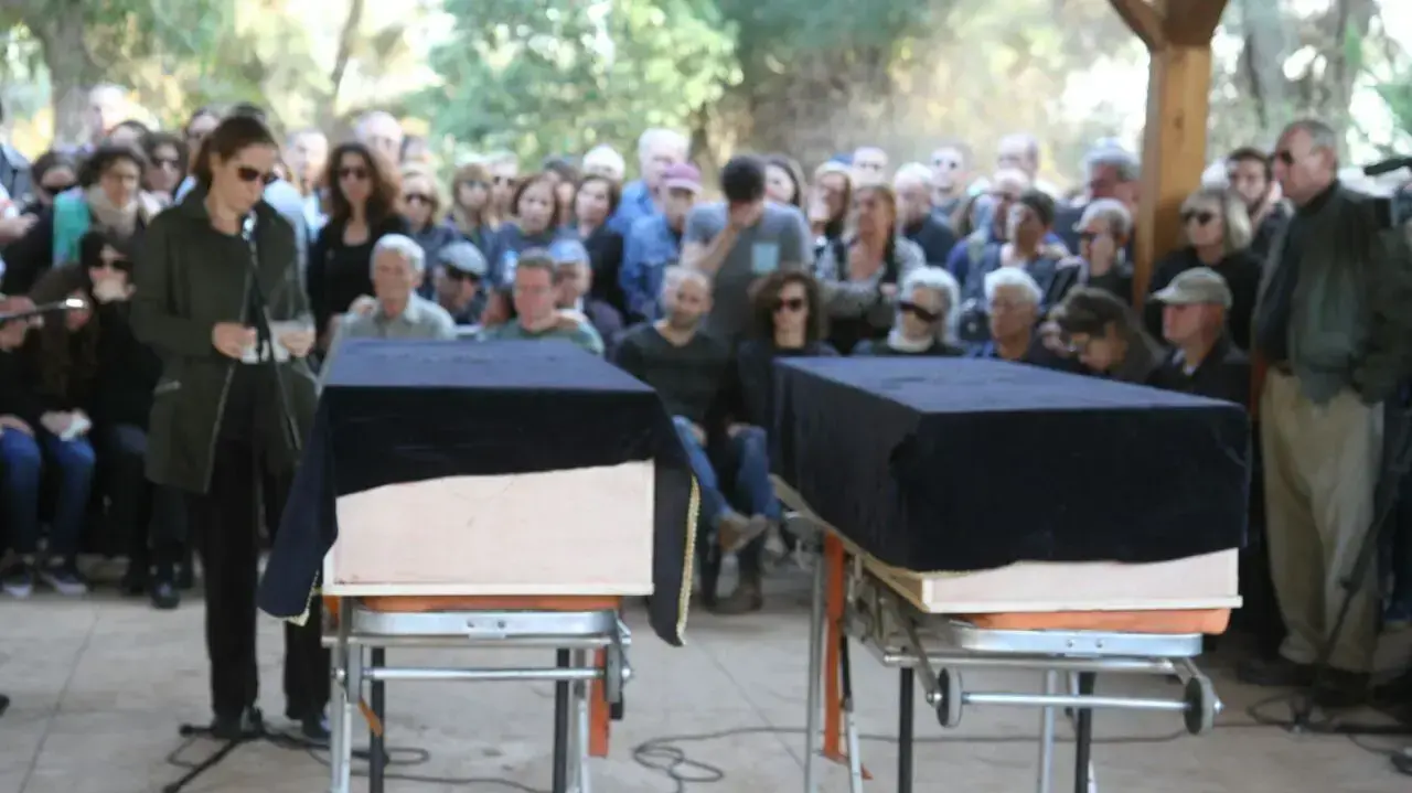 הלוויתם של ד"ר עמרי ניר ובנו עילי שנהרגו בתאונה בעת טיול בנחל צאלים, 12 בדצמבר 2016