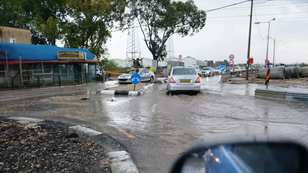 הצפות בכבישים בעקבות הגשמים הבוקר בקריית ביאליק, 13 בדצמבר 2016 הצפות בכבישים בעקבות הגשמים הבוקר בקריית ביאליק, 13 בדצמבר 2016