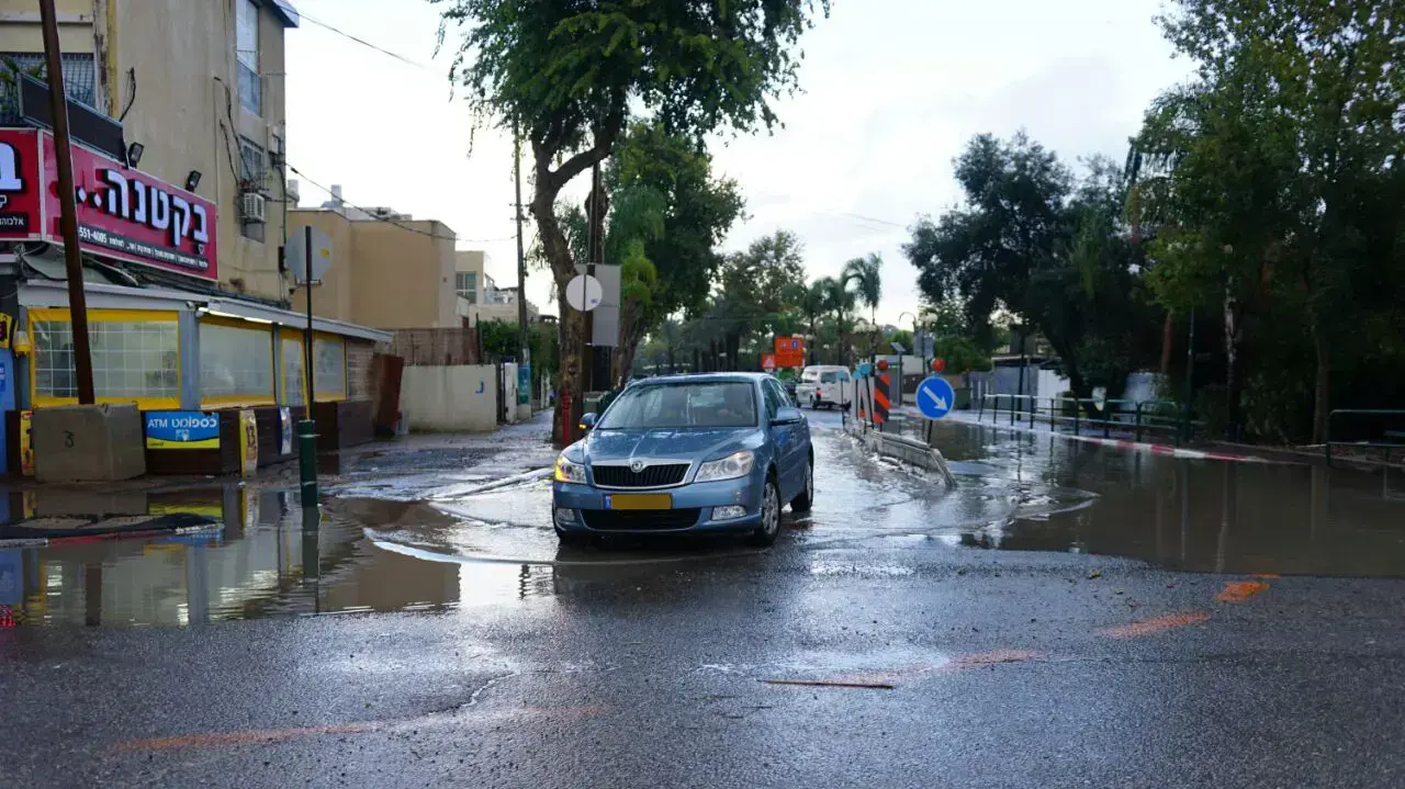 הצפות בכבישים בעקבות הגשמים הבוקר בקריית ביאליק, 13 בדצמבר 2016 הצפות בכבישים בעקבות הגשמים הבוקר בקריית ביאליק, 13 בדצמבר 2016