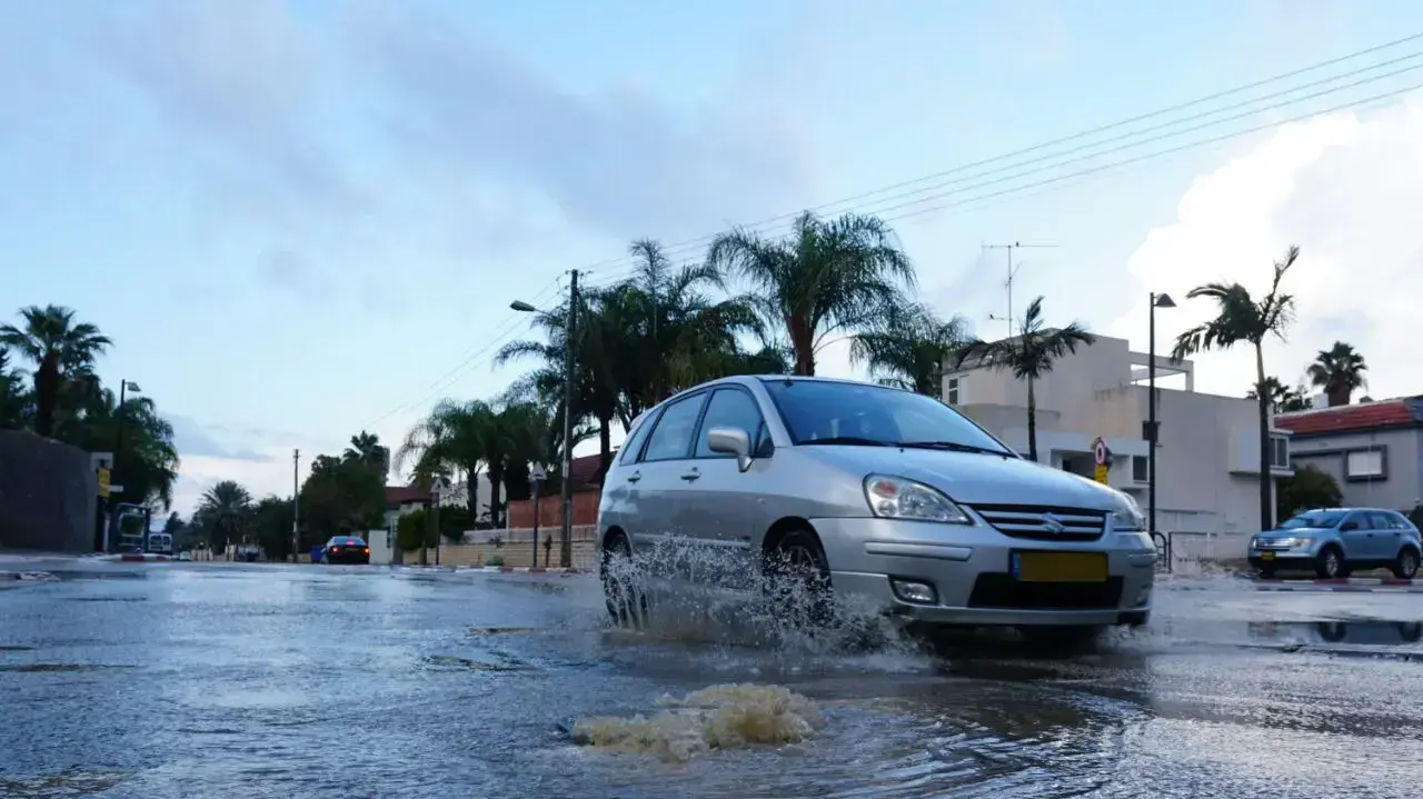 רכב שטבע במנהרה בעקבות הצפה בחיפה, 13 בדצמבר 2016 רכב שטבע במנהרה בעקבות הצפה בחיפה, 13 בדצמבר 2016