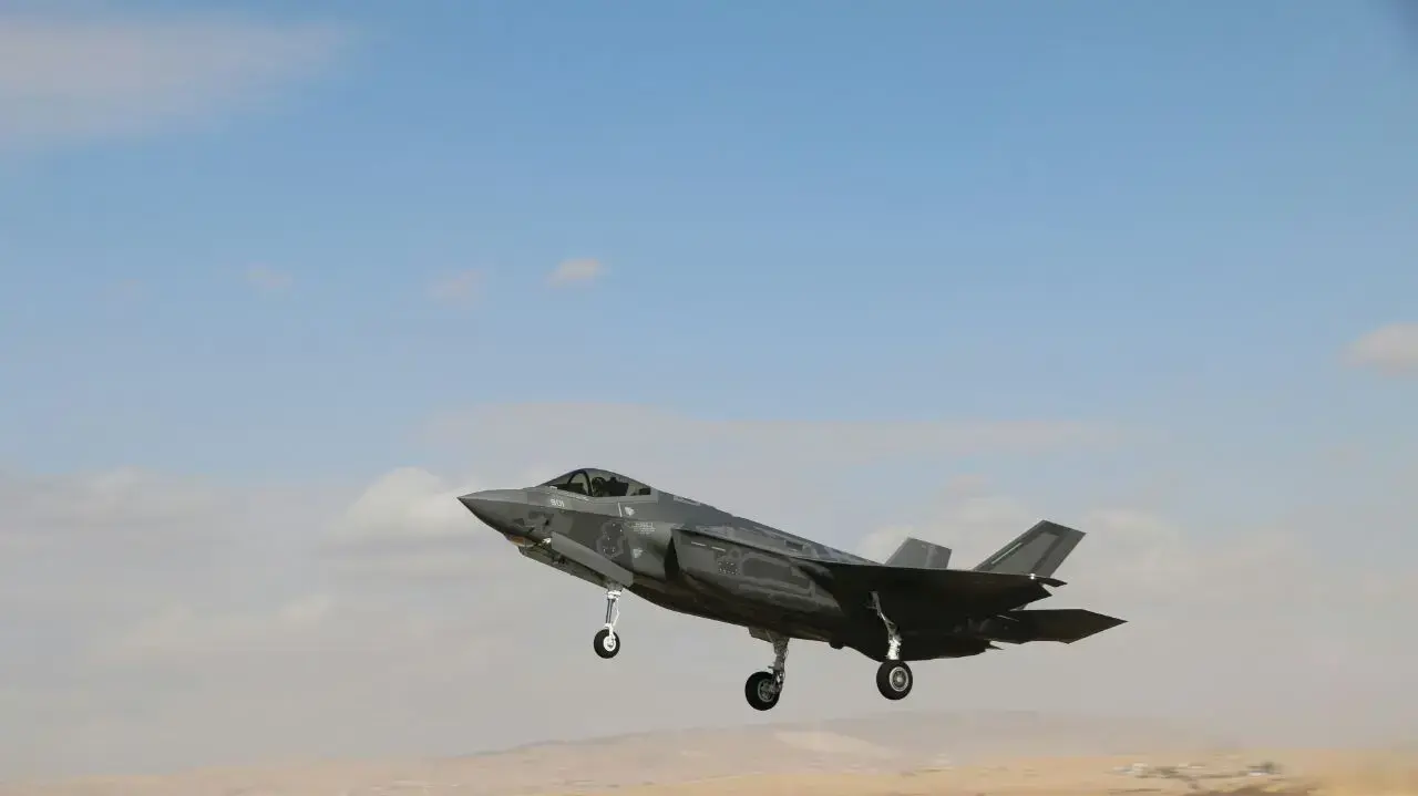מטוס האדיר המריא לטיסתו הראשונה בשמי ישראל מבסיס נבטים, 13 בדצמבר 2016 מטוס האדיר המריא לטיסתו הראשונה בשמי ישראל מבסיס נבטים, 13 בדצמבר 2016