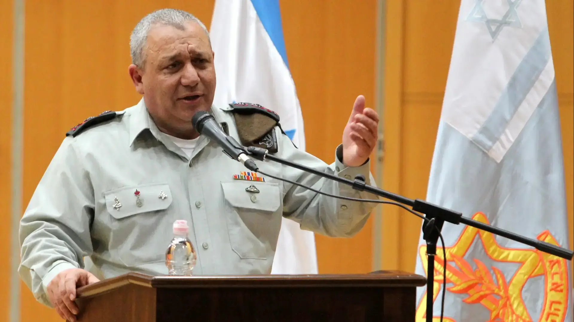 הרמטכ"ל רא"ל גדי איזנקוט בביקורו בבית ספר בעכו, 13 בדצמבר 2016