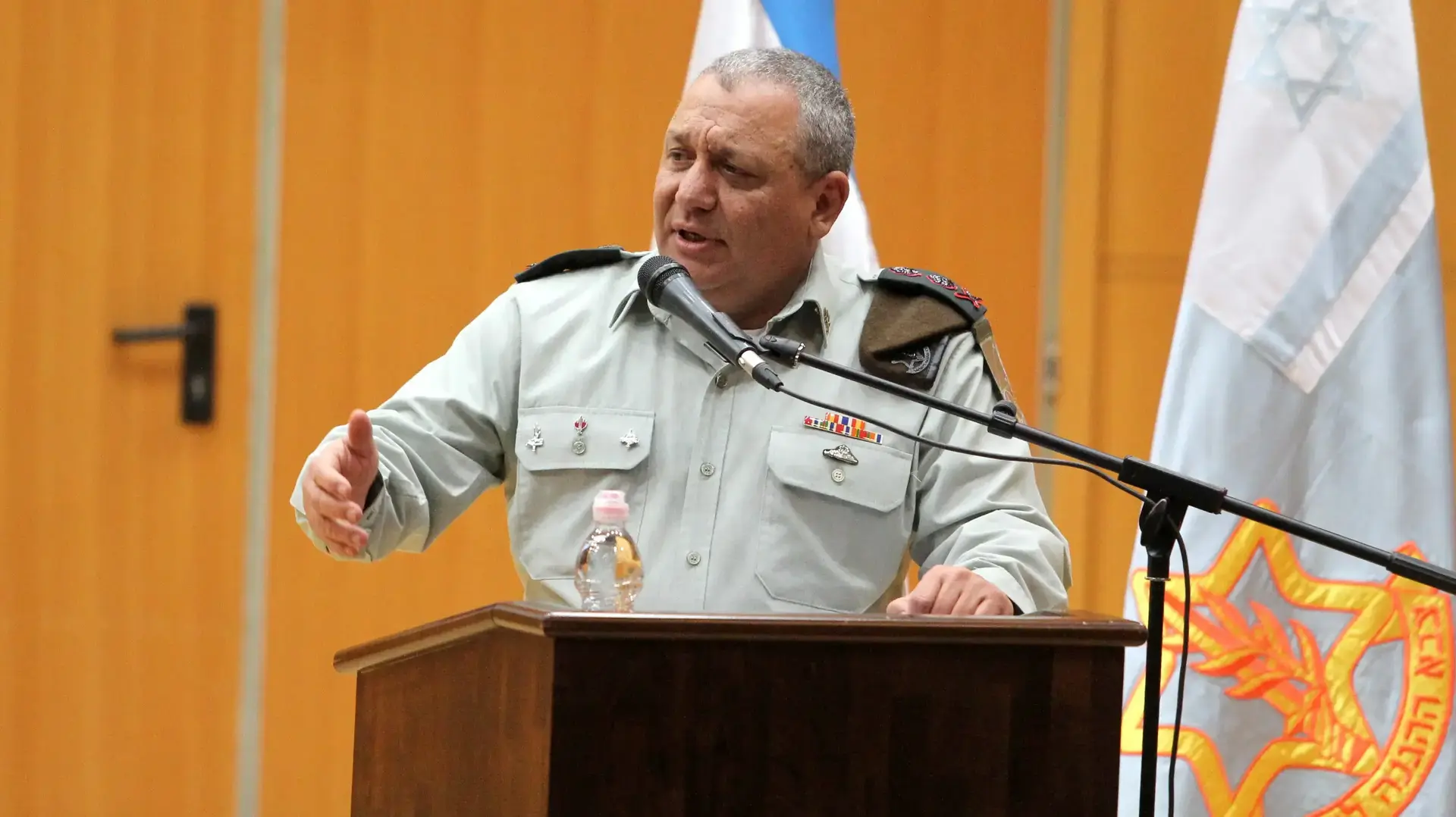 הרמטכ"ל רא"ל גדי איזנקוט בביקור בבית ספר בעכו, 13 בדצמבר 2016