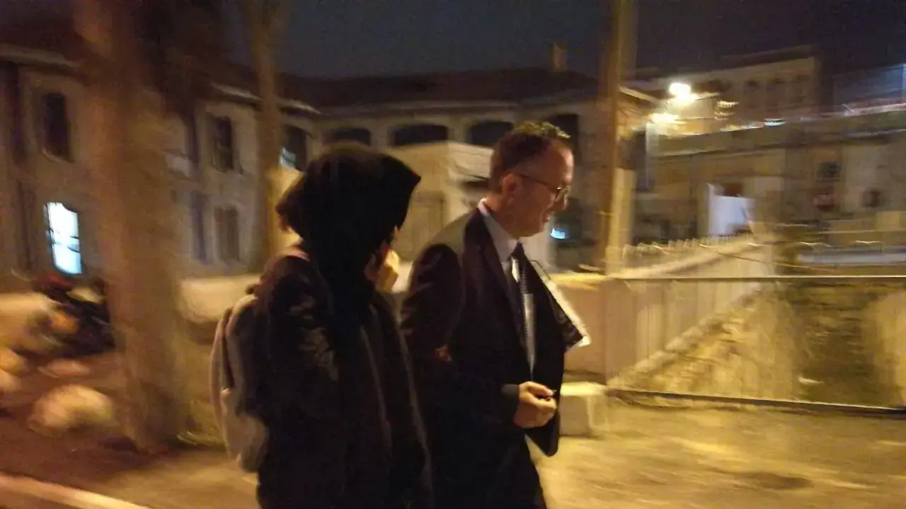 עו"ד רמי עותמאן והסטודנטית שנחקרה בחשד להסתה בעקבות מיצג בבצלאל. ימ"ר ירושלים, 13 בדצמבר 2016 עו"ד רמי עותמאן והסטודנטית שנחקרה בחשד להסתה בעקבות מיצג בבצלאל. ימ"ר ירושלים, 13 בדצמבר 2016