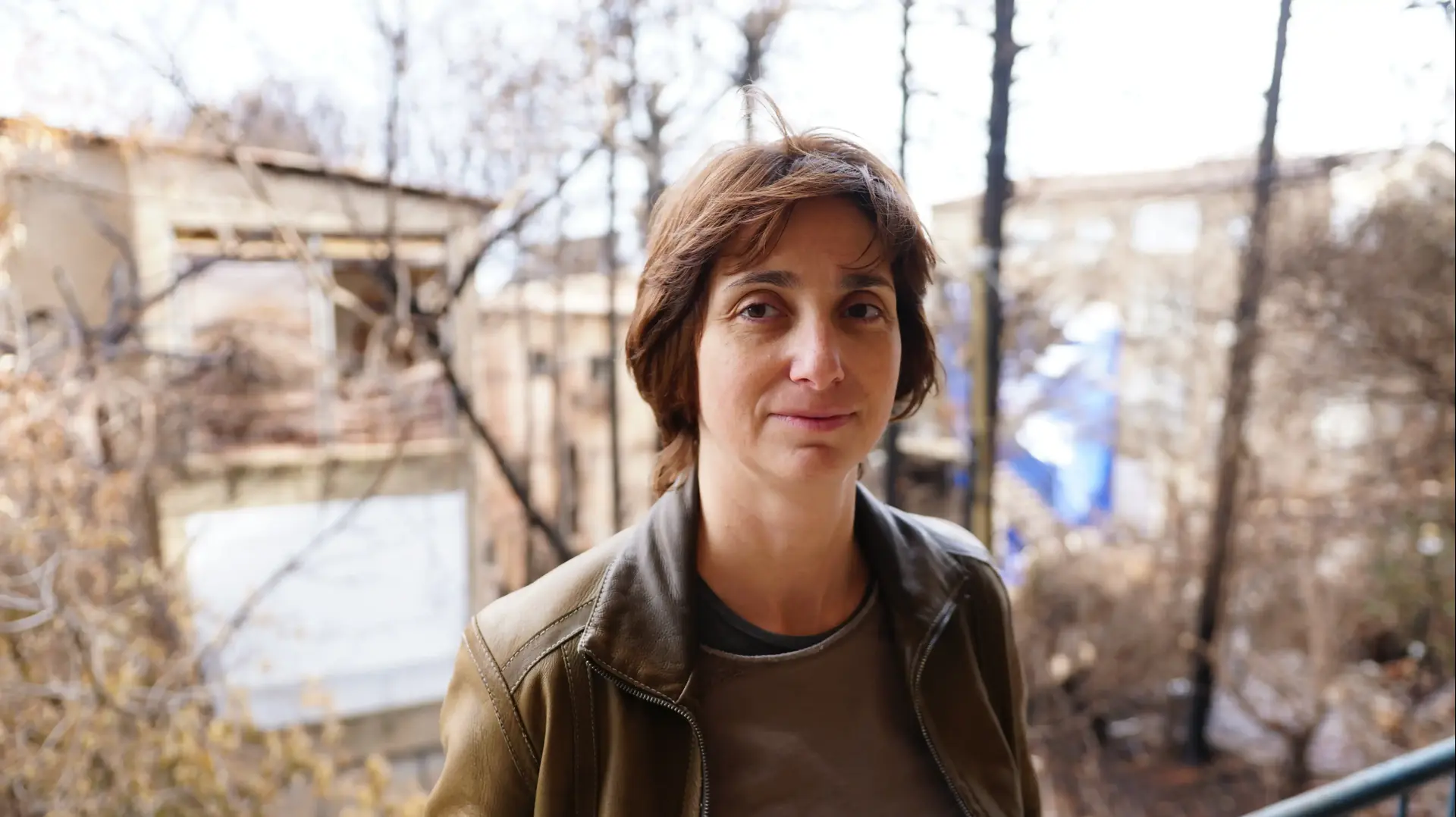 גגות אסבסט שרופים בבניין בחיפה בעקבות השריפה. דצמבר 2016 גגות אסבסט שרופים בבניין בחיפה בעקבות השריפה. דצמבר 2016