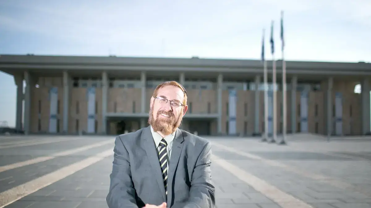 ח"כ יהודה גליק על רקע כנסת ישראל ח"כ יהודה גליק על רקע כנסת ישראל
