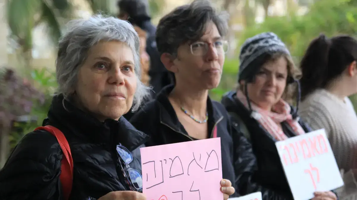 הפגנה נגד המשטרה בעניין אלון קסטיאל, מחוץ למשטרת סלמה, תל אביב. דצמבר 2016 הפגנה נגד המשטרה בעניין אלון קסטיאל, מחוץ למשטרת סלמה, תל אביב. דצמבר 2016