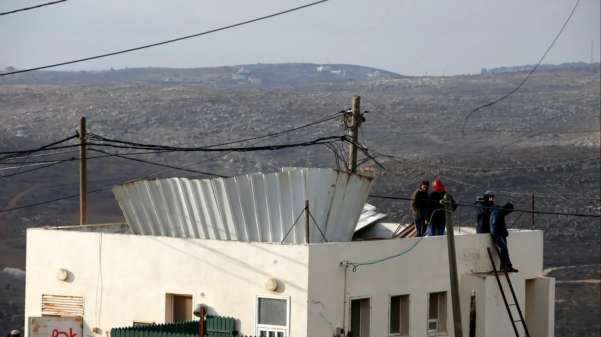 מאחז עמונה בוקר קבלת מתווה פשרה נוסף לפניי הפינוי המיועד ל-25 בדצמבר, 18 בדצמבר 2016 מאחז עמונה בוקר קבלת מתווה פשרה נוסף לפניי הפינוי המיועד ל-25 בדצמבר, 18 בדצמבר 2016