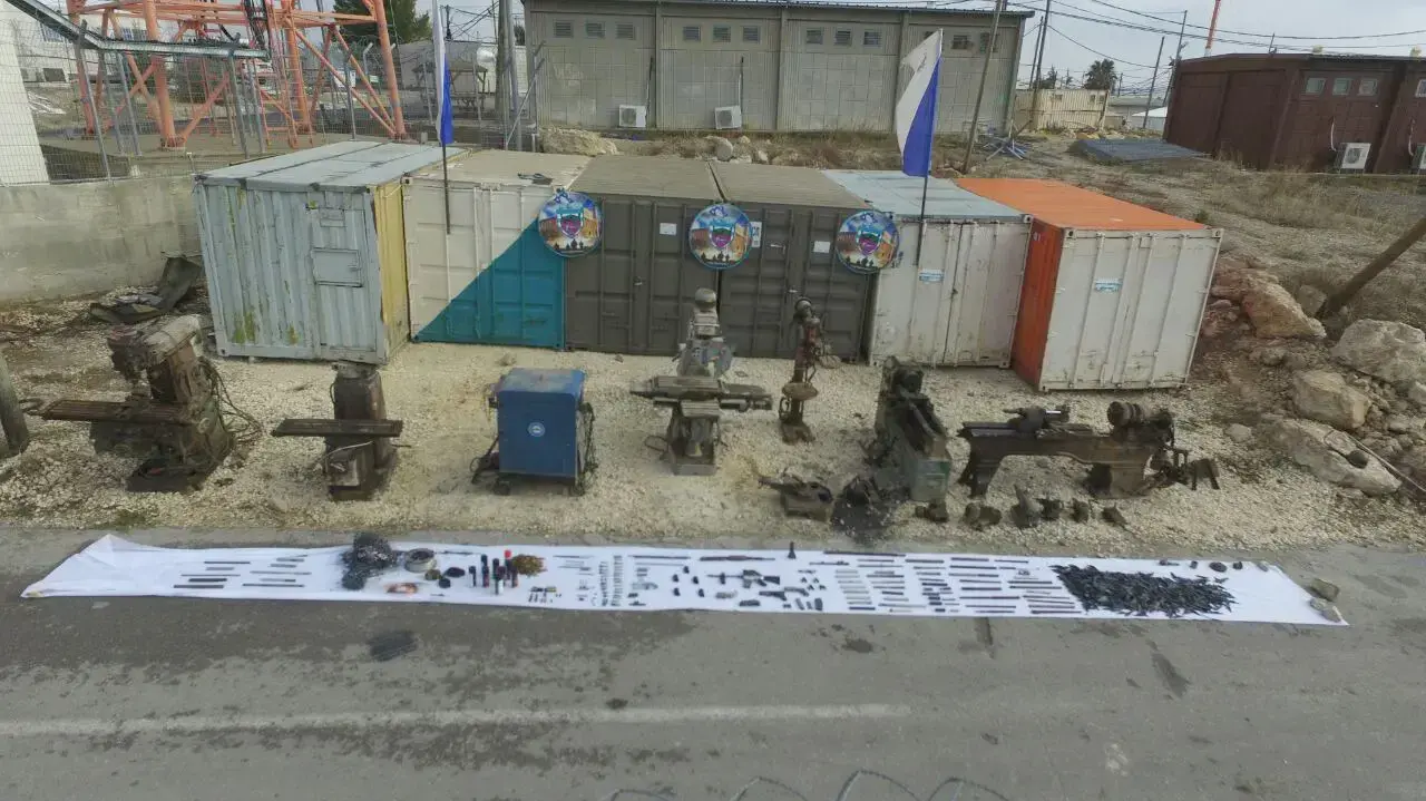 צה"ל פשט על מבנה לייצור אמצעי לחימה בחברון צה"ל פשט על מבנה לייצור אמצעי לחימה בחברון