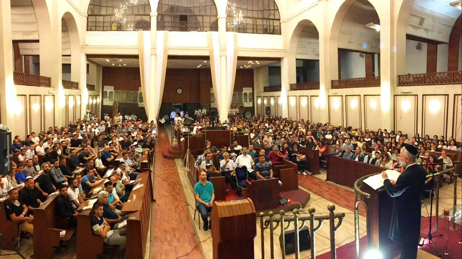 אירוע קהילתי בבית הכנסת הגדול ברחוב אלנבי בתל אביב