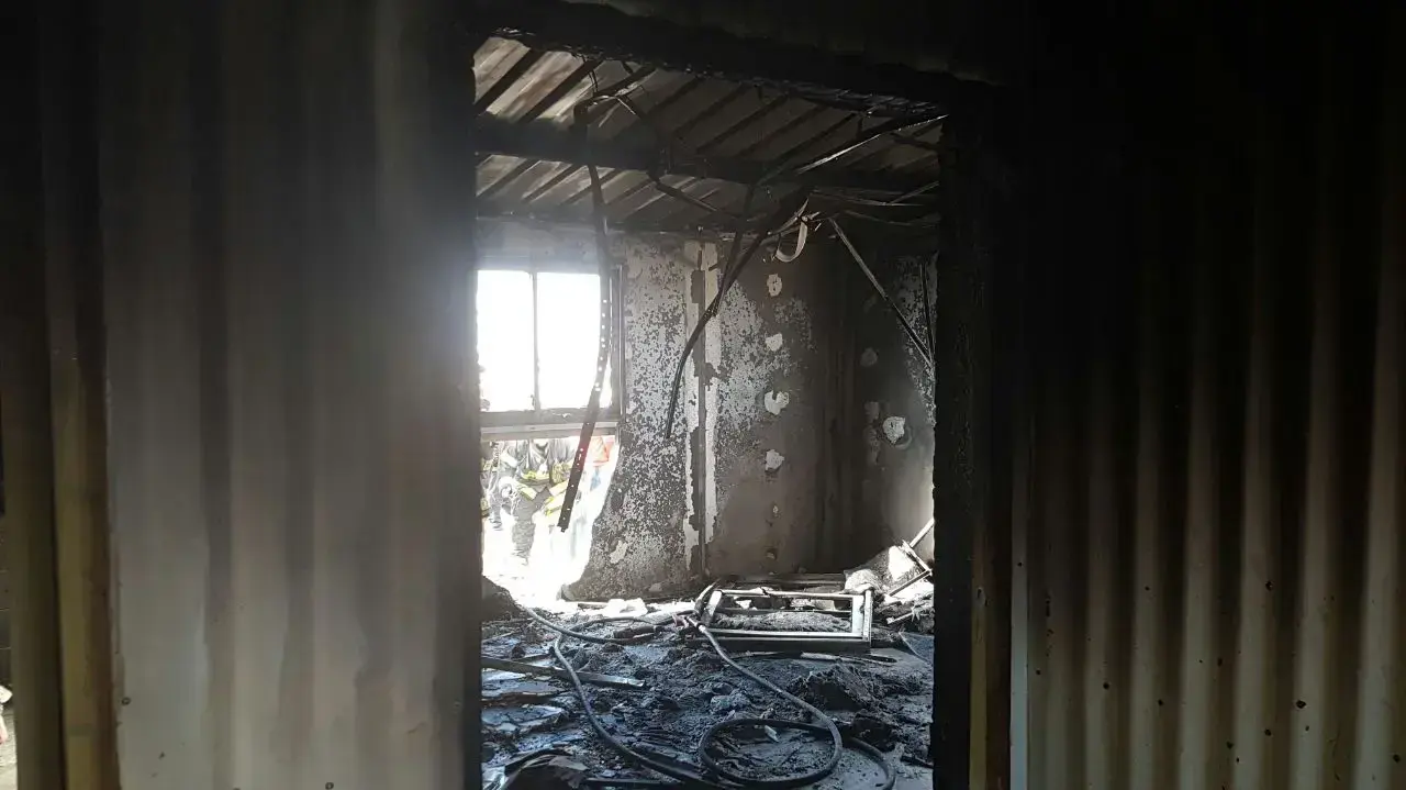 בית בפזורה הבדואית בסמוך לנאות חובב שנשרף, 20 בדצמבר 2016 בית בפזורה הבדואית בסמוך לנאות חובב שנשרף, 20 בדצמבר 2016