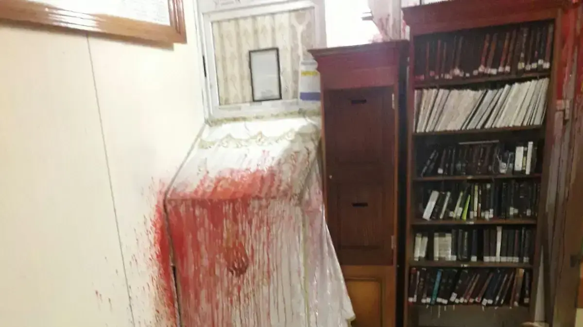 השחתת קבר רבי נחמן מברסלב באומן שבאוקראינה 21 דצמבר 2016 השחתת קבר רבי נחמן מברסלב באומן שבאוקראינה 21 דצמבר 2016