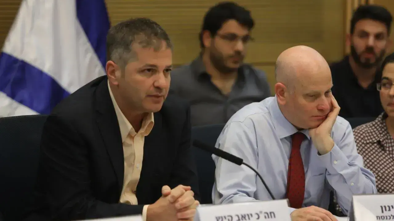 ח"כ יואב קיש, וועדת הכנסת בדיון על הסרת חסינותו של ח"כ באסל גטאס, הכנסת. 21 בדצמבר 2016 ח"כ יואב קיש, וועדת הכנסת בדיון על הסרת חסינותו של ח"כ באסל גטאס, הכנסת. 21 בדצמבר 2016