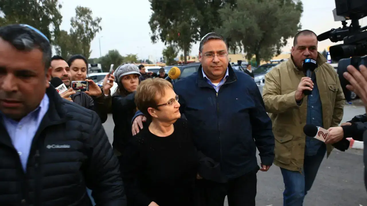 משה קצב משתחרר מכלא מעשיהו בלווית אישתו ושני אחיו, 21 בדצמבר 2016 משה קצב משתחרר מכלא מעשיהו בלווית אישתו ושני אחיו, 21 בדצמבר 2016