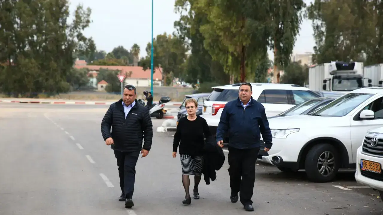משה קצב משתחרר מכלא מעשיהו בלווית אישתו ושני אחיו, 21 בדצמבר 2016 משה קצב משתחרר מכלא מעשיהו בלווית אישתו ושני אחיו, 21 בדצמבר 2016