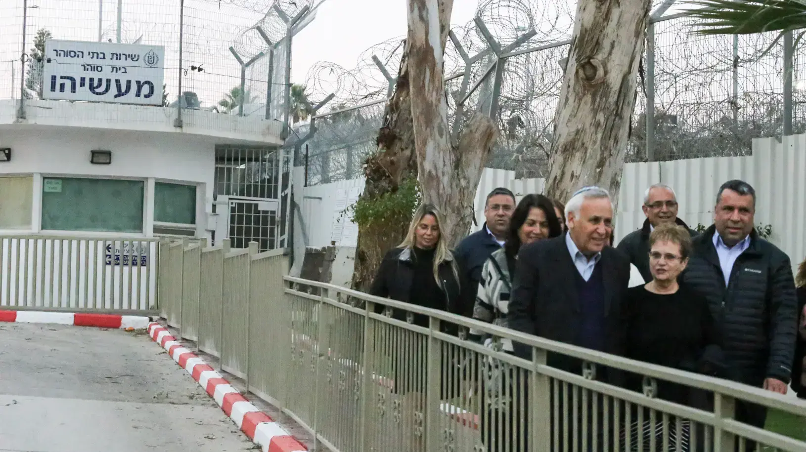 הנשיא לשעבר והאנס המורשע משה קצב משתחרר מכלא מעשיהו, 21 בדצמבר 2016 הנשיא לשעבר והאנס המורשע משה קצב משתחרר מכלא מעשיהו, 21 בדצמבר 2016
