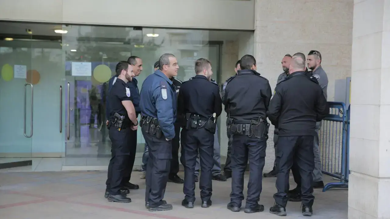 בית משפט השלום בראשון לציון לקראת דיונו של ח"כ באסל גטאס 23 דצמבר 2016 בית משפט השלום בראשון לציון לקראת דיונו של ח"כ באסל גטאס 23 דצמבר 2016