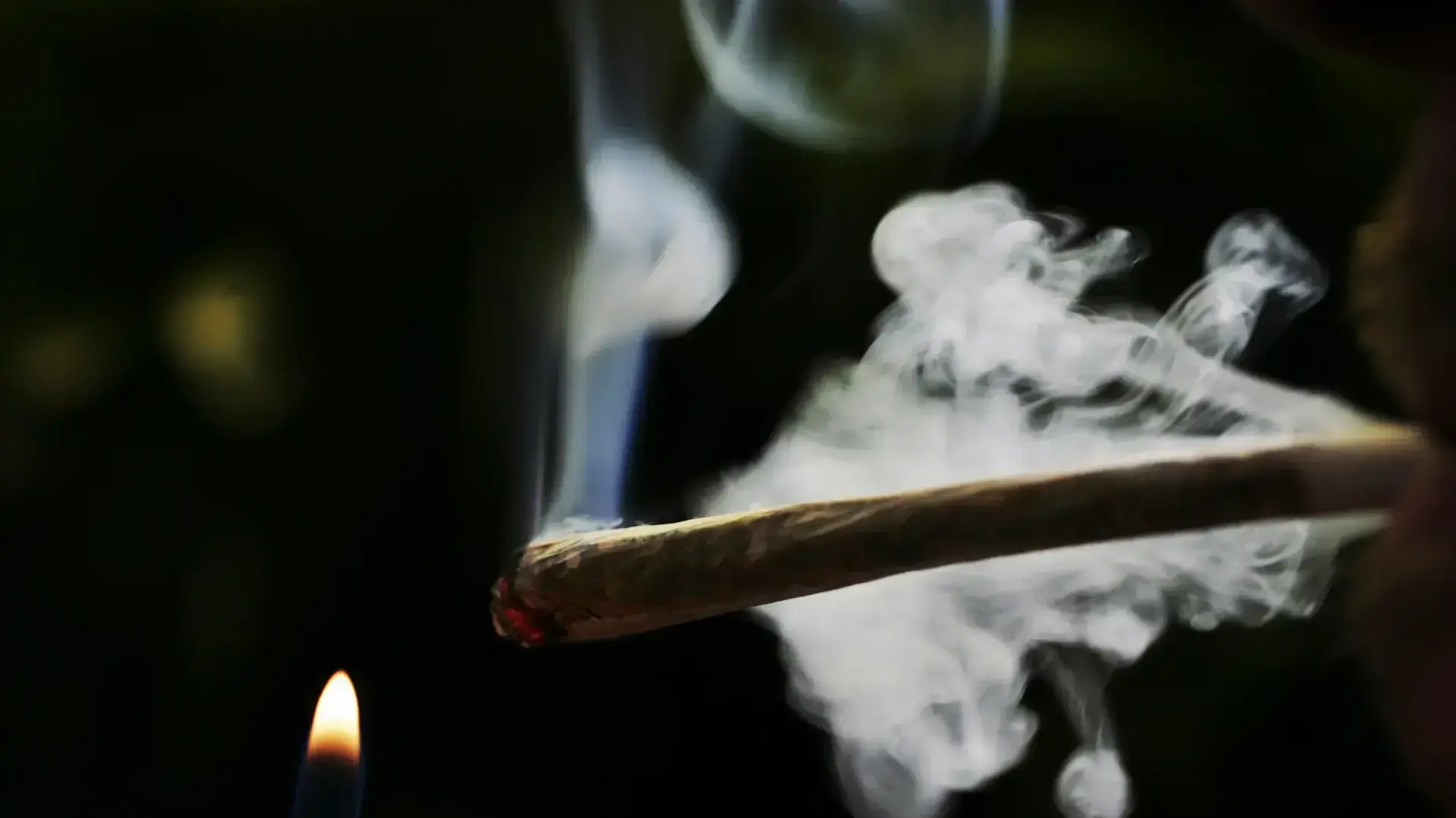 עישון מריחואנה, אילוסטציה עישון מריחואנה, אילוסטציה
