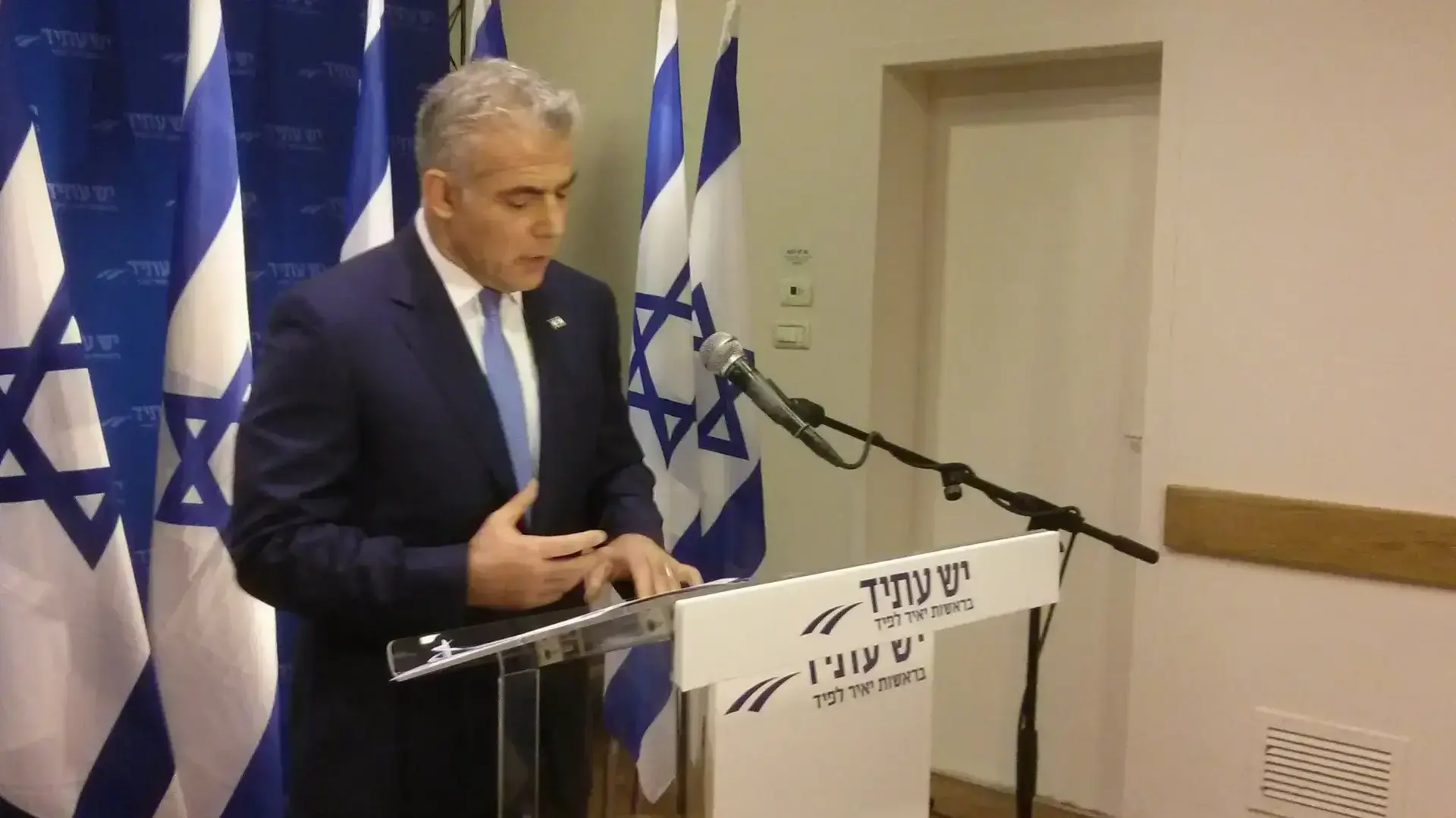 יו"ר יש עתיד יאיר לפיד במסיבת עיתונאים על החלטת האו"ם, 24 בדצמבר 2016 יו"ר יש עתיד יאיר לפיד במסיבת עיתונאים על החלטת האו"ם, 24 בדצמבר 2016
