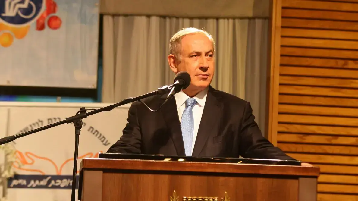 בנימין נתניהו נואם על החלטת מועצת הביטחון של האו"ם נגד ההתנחלויות בחוות רונית, 24 בדצמבר 2016 בנימין נתניהו נואם על החלטת מועצת הביטחון של האו"ם נגד ההתנחלויות בחוות רונית, 24 בדצמבר 2016