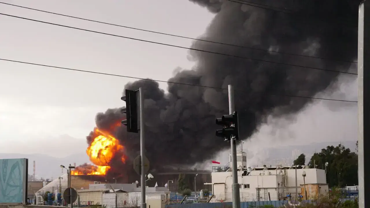שריפה בבית זיקוק בחיפה, 25 בדצמבר 2016 שריפה בבית זיקוק בחיפה, 25 בדצמבר 2016