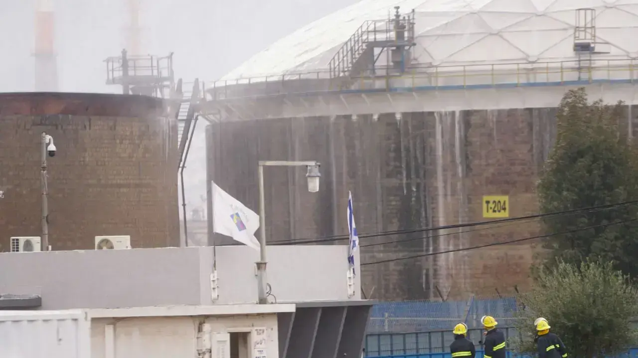 שריפה שכבותה בבית זיקוק במפרץ חיפה, 25 בדצבמר 2016 שריפה שכבותה בבית זיקוק במפרץ חיפה, 25 בדצבמר 2016