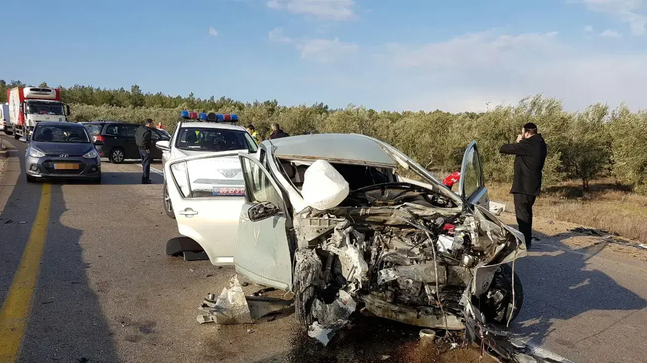 תאונה בין 2 כלי רכב בכביש בין גפן למושב תירוש בסמוך לבית שמש, 27 בדצמבר 2016 תאונה בין 2 כלי רכב בכביש בין גפן למושב תירוש בסמוך לבית שמש, 27 בדצמבר 2016