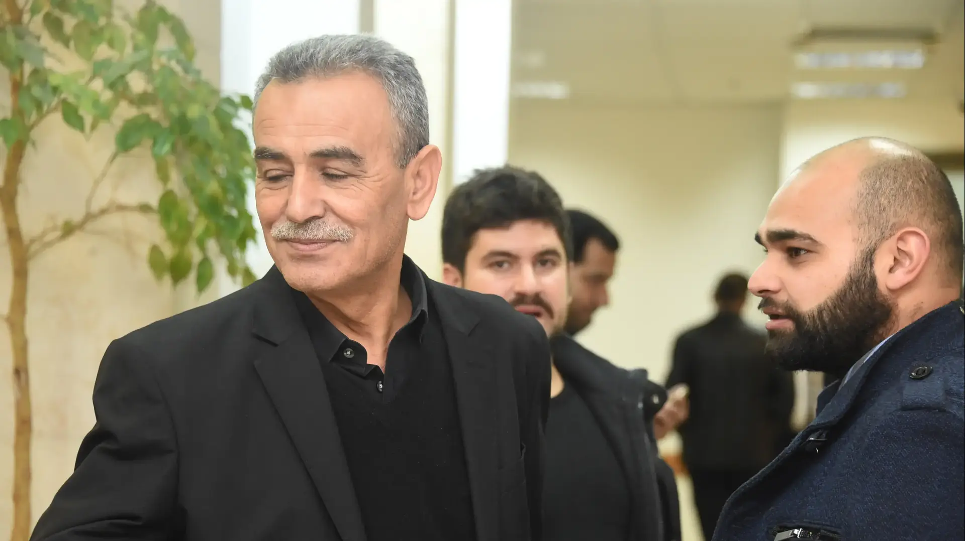 ח"כ ג'מאל זחאלקה לפני דיון באסל גטאס, בית המשפט השלום ראשון לציון. 27 בדצמבר 2016 ח"כ ג'מאל זחאלקה לפני דיון באסל גטאס, בית המשפט השלום ראשון לציון. 27 בדצמבר 2016