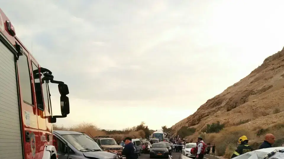 תאונת דרכים בכביש 90 בעיינות צוקים ליד ים המלח, 29 בדצמבר 2016 תאונת דרכים בכביש 90 בעיינות צוקים ליד ים המלח, 29 בדצמבר 2016