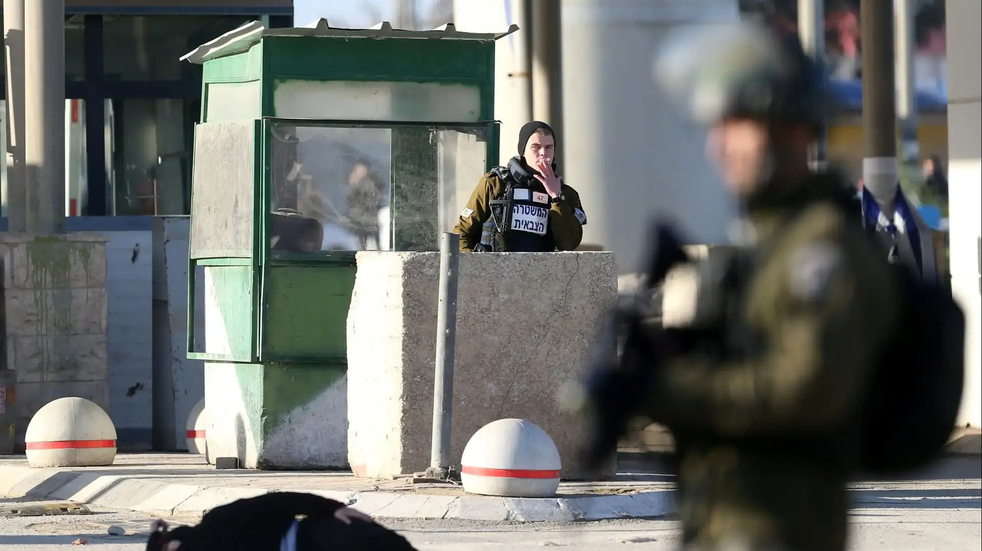זירת ניסיון פיגוע דקירה, מחסום קלנדיה, 30 בדצמבר 2016 זירת ניסיון פיגוע דקירה, מחסום קלנדיה, 30 בדצמבר 2016